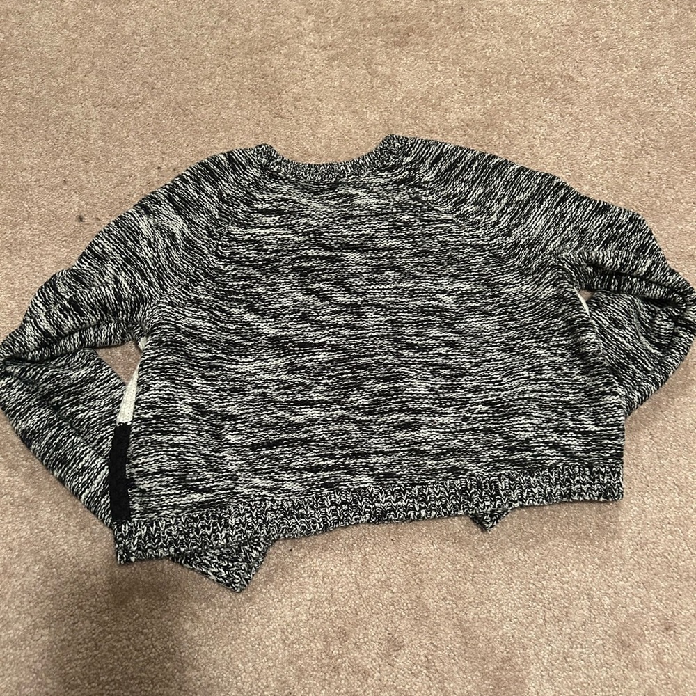 Express Cropped Sweater - Picture 3 of 3